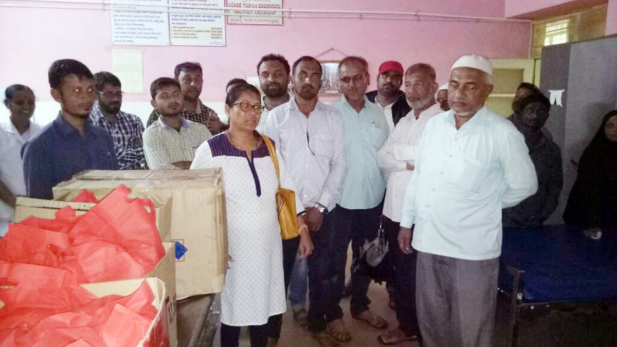 ರಮಝಾನ್ ಹಬ್ಬದ ಪ್ರಯುಕ್ತ ಹಣ್ಣು ಹಂಪಲು ವಿತರಣೆ